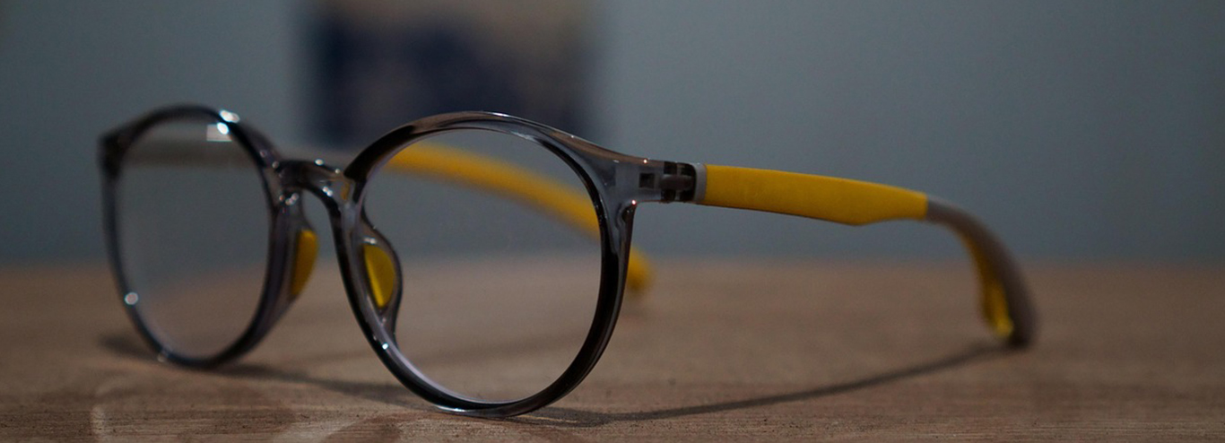 Sus gafas sobre la mesa, para Mar Bescós